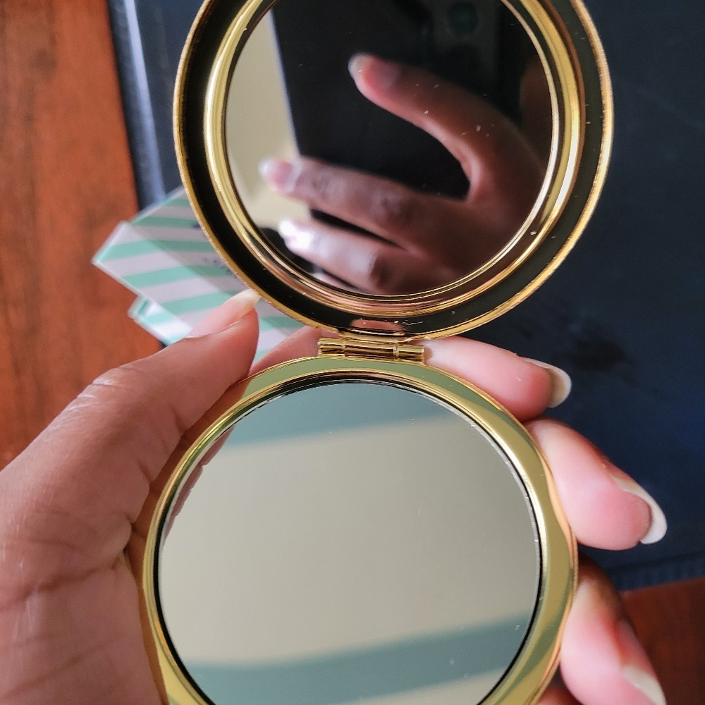 New Compact Handmirror - Picture 3 of 3